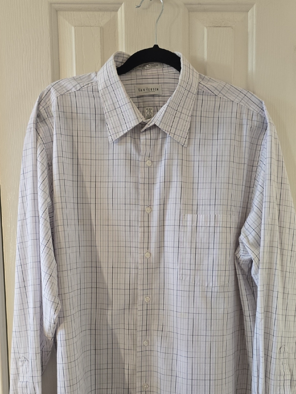 VAN HEUSEN BRAND MEN'S WHITE PLAID FRONT BUTTON DRESS SHIRT SIZE XL (17-17.5)
